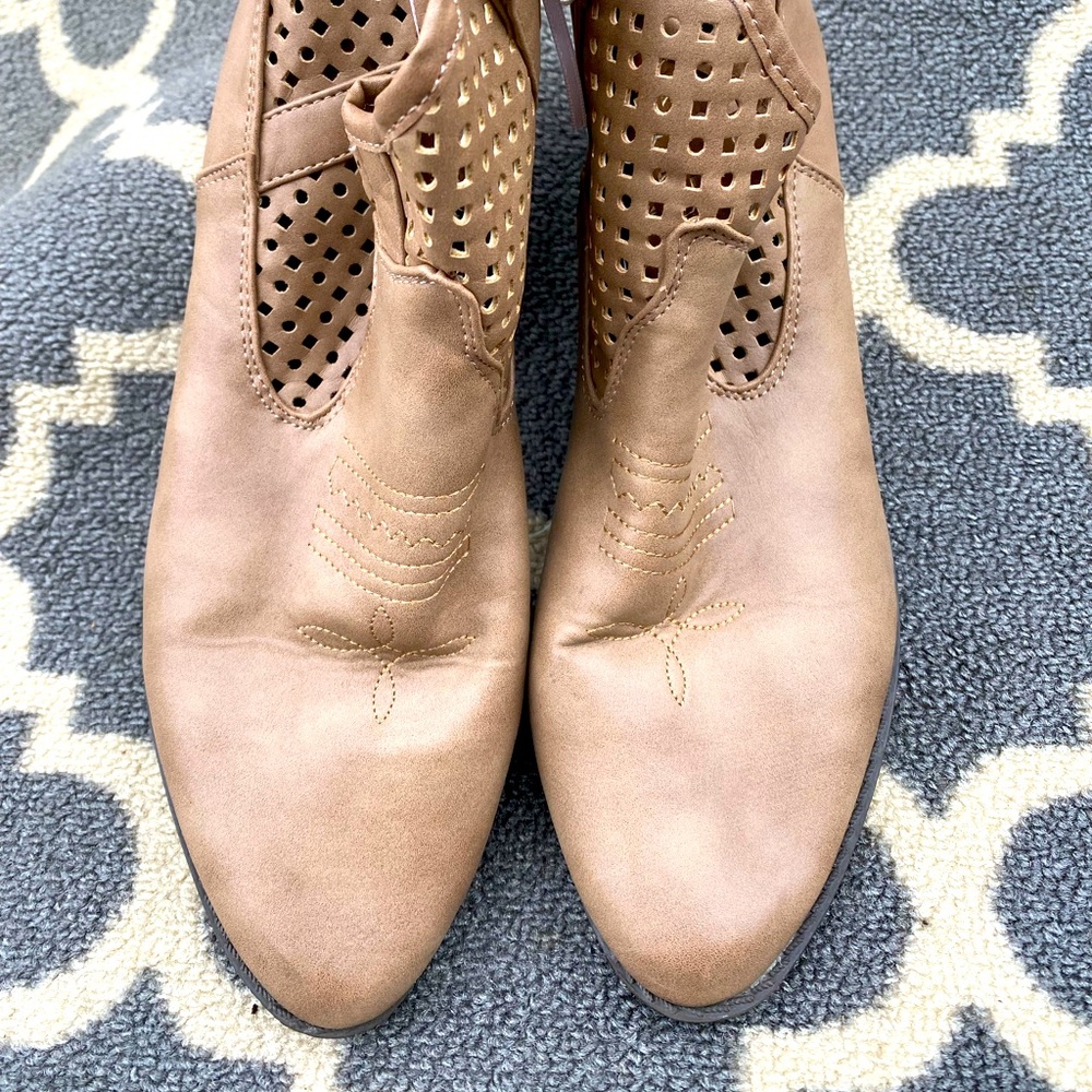 New Justice tan boots